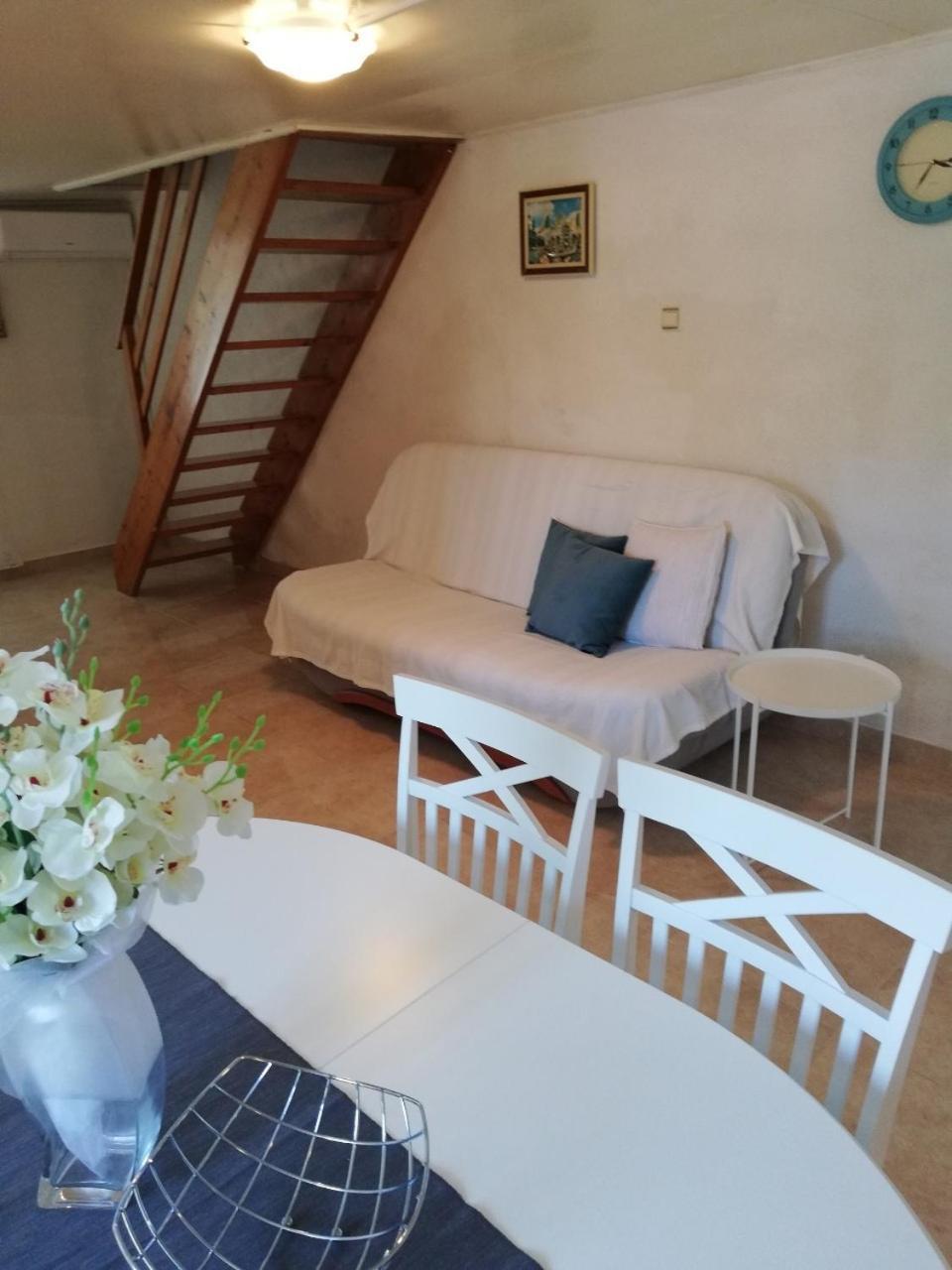 Apartment Surdic Valun Buitenkant foto