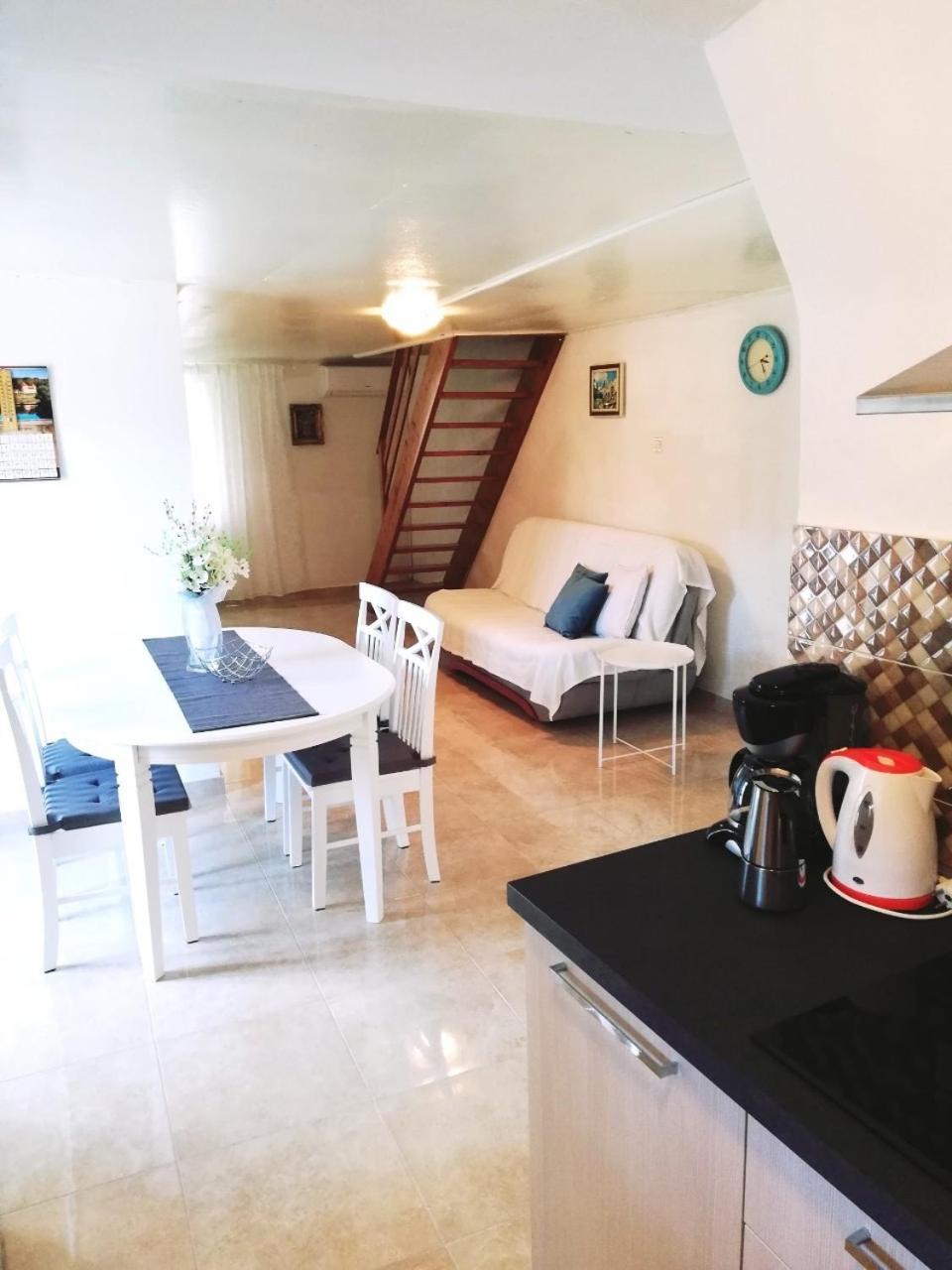 Apartment Surdic Valun Buitenkant foto