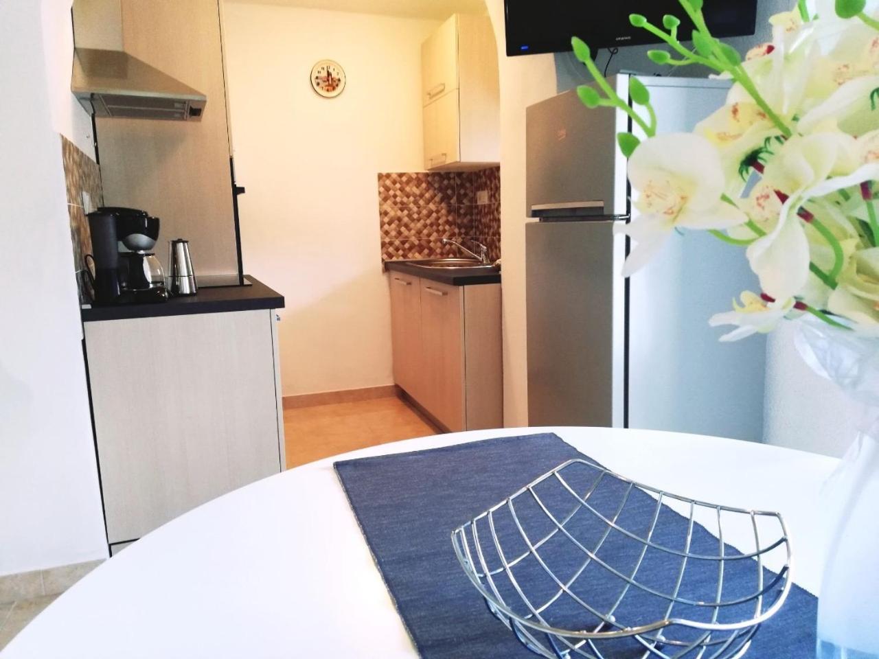 Apartment Surdic Valun Buitenkant foto