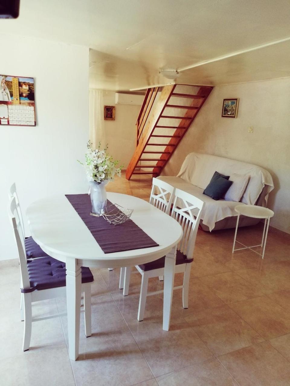 Apartment Surdic Valun Buitenkant foto