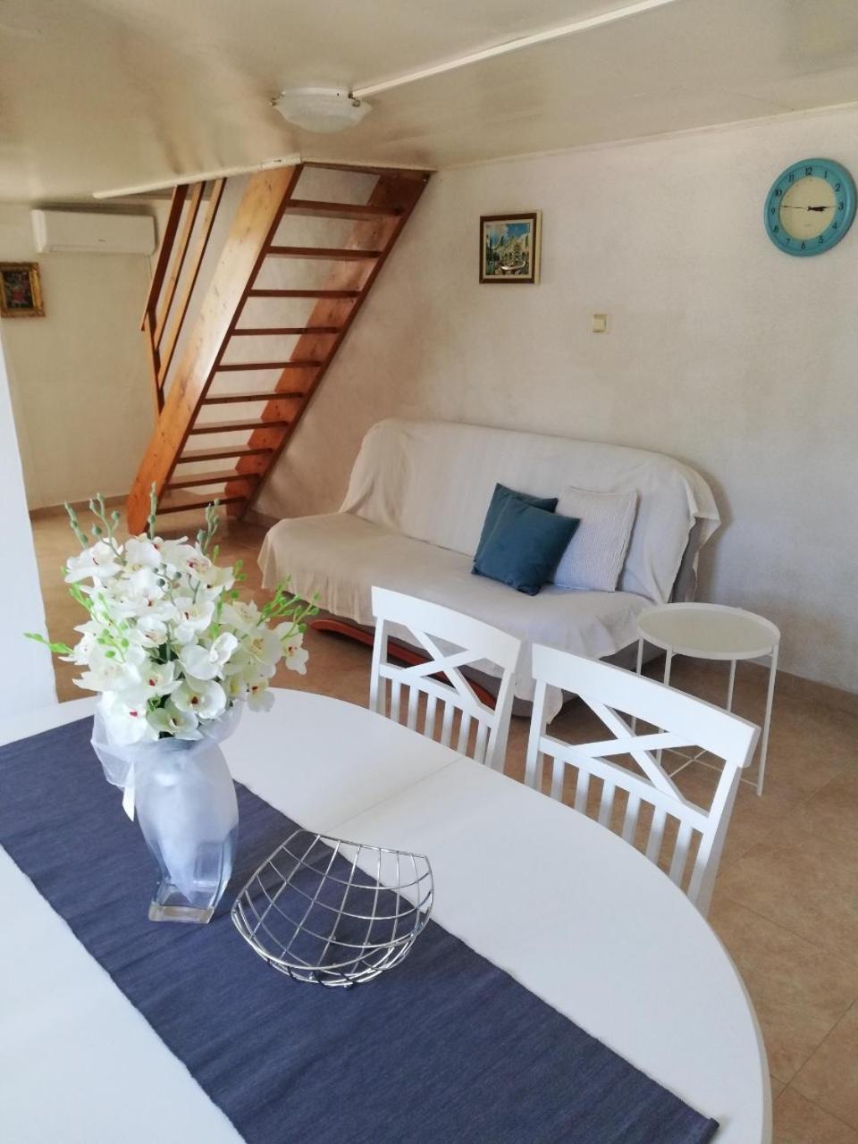 Apartment Surdic Valun Buitenkant foto