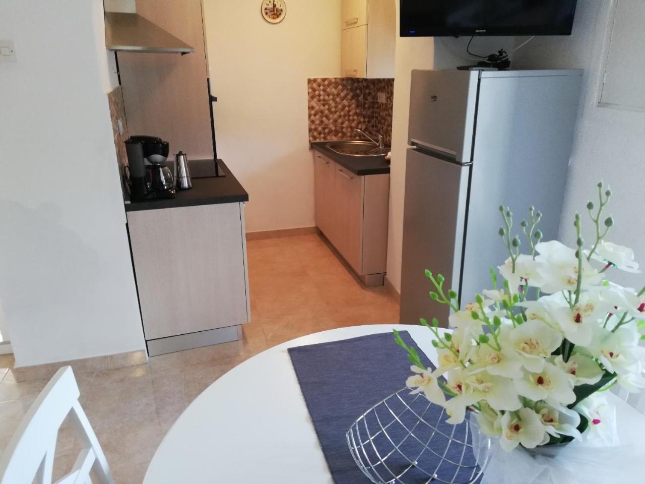 Apartment Surdic Valun Buitenkant foto