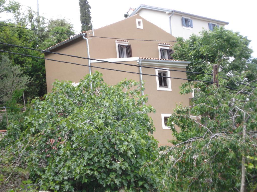Apartment Surdic Valun Buitenkant foto