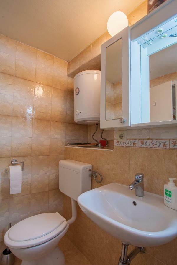 Apartment Surdic Valun Buitenkant foto