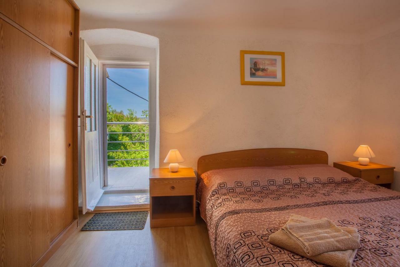 Apartment Surdic Valun Buitenkant foto