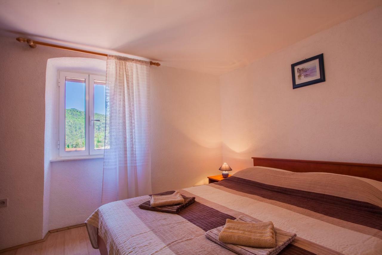 Apartment Surdic Valun Buitenkant foto