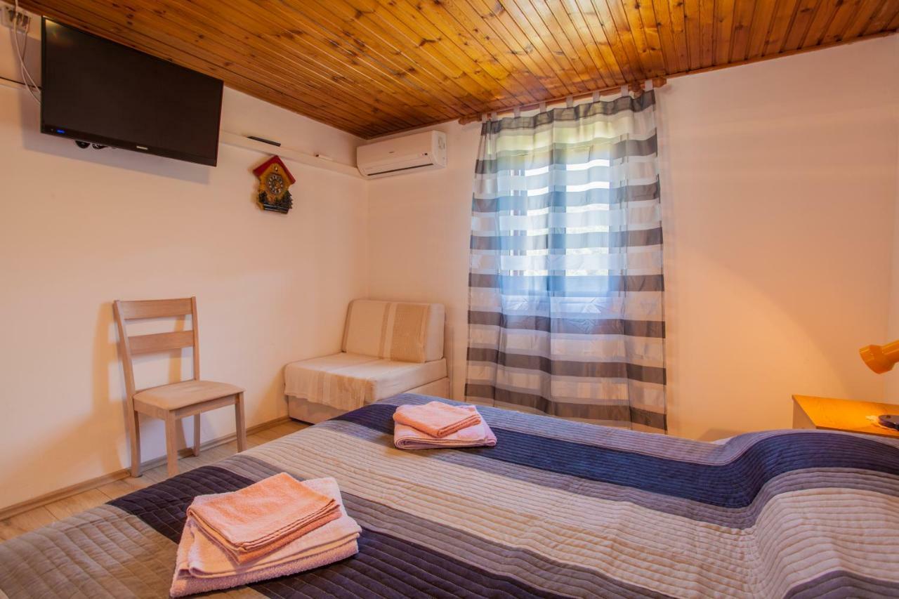 Apartment Surdic Valun Buitenkant foto