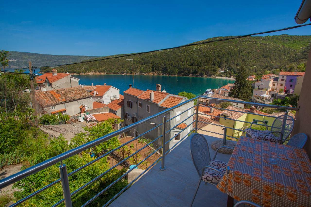 Apartment Surdic Valun Buitenkant foto