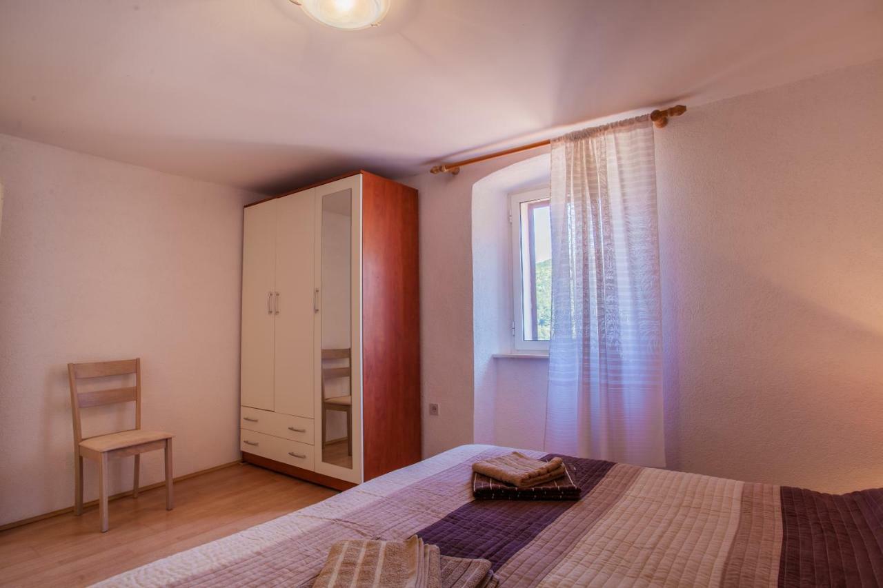 Apartment Surdic Valun Buitenkant foto
