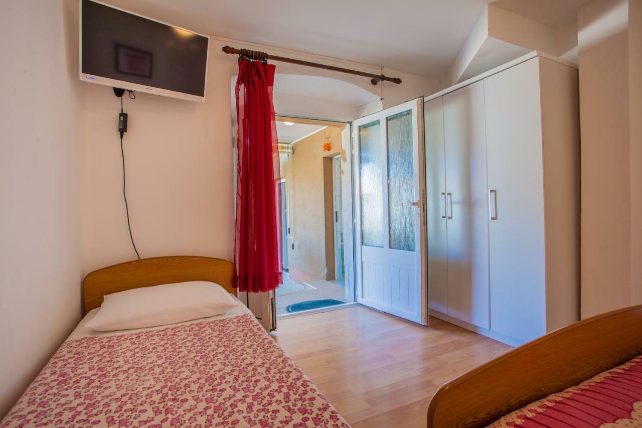 Apartment Surdic Valun Buitenkant foto