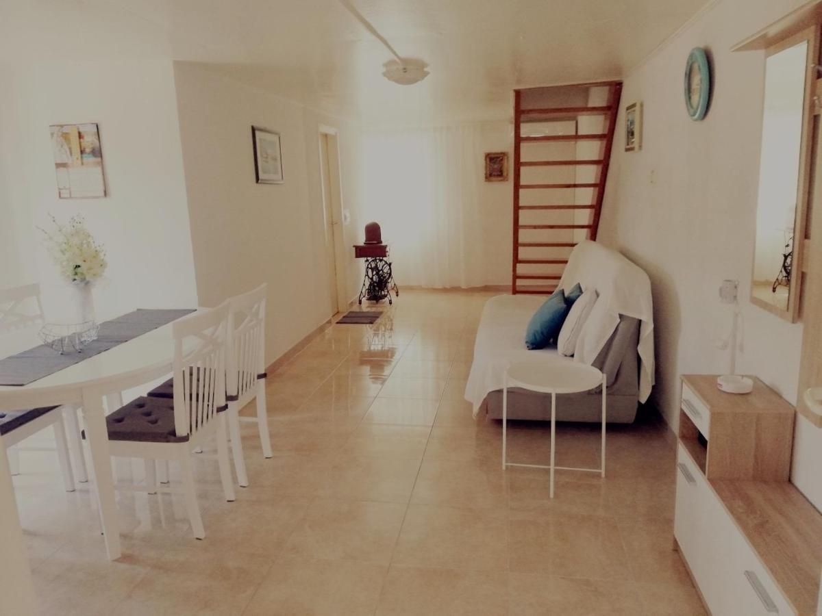 Apartment Surdic Valun Buitenkant foto